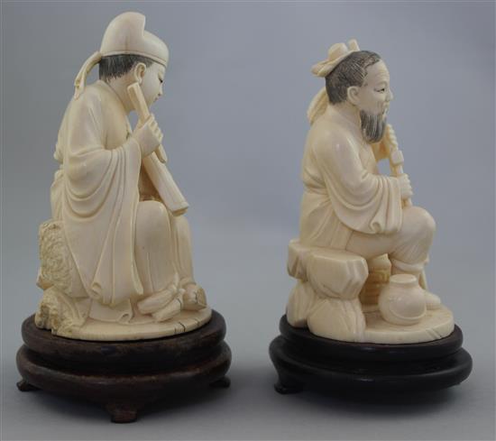 Two Chinese ivory seated figures, early 20th century, 10.5cm